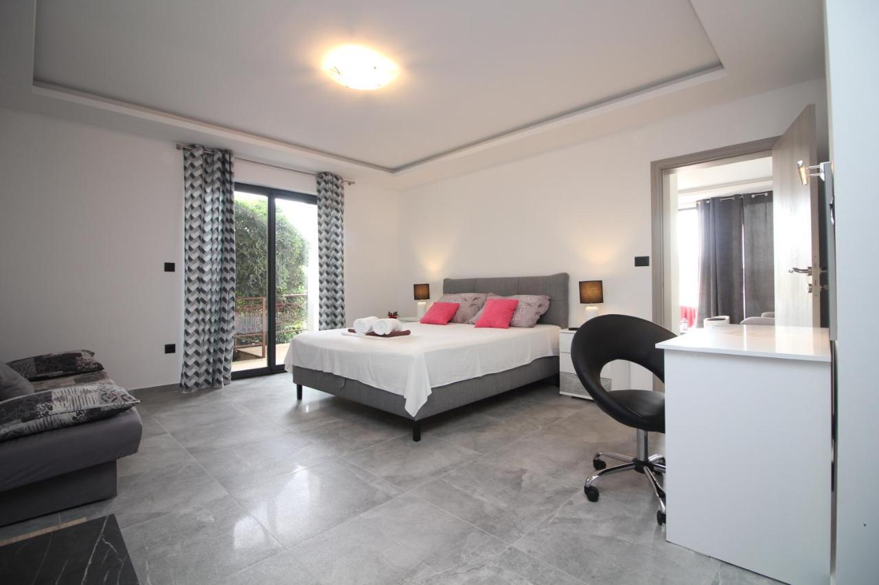 Apartments Toni Primošten Buitenkant foto