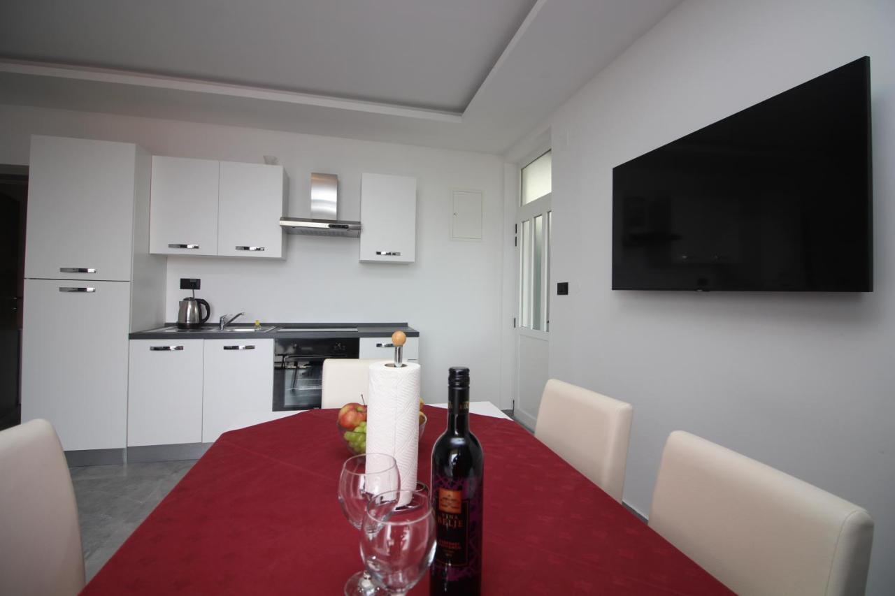 Apartments Toni Primošten Buitenkant foto