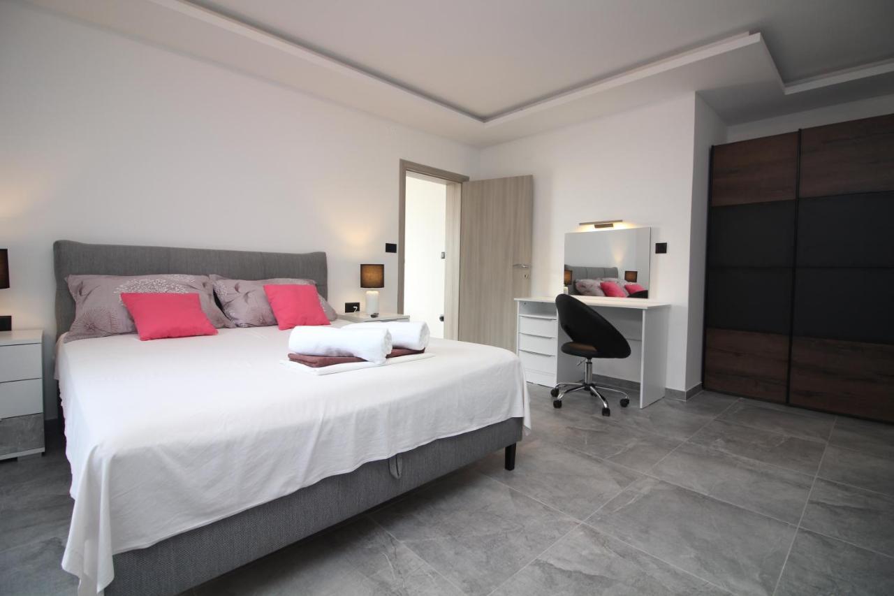 Apartments Toni Primošten Buitenkant foto